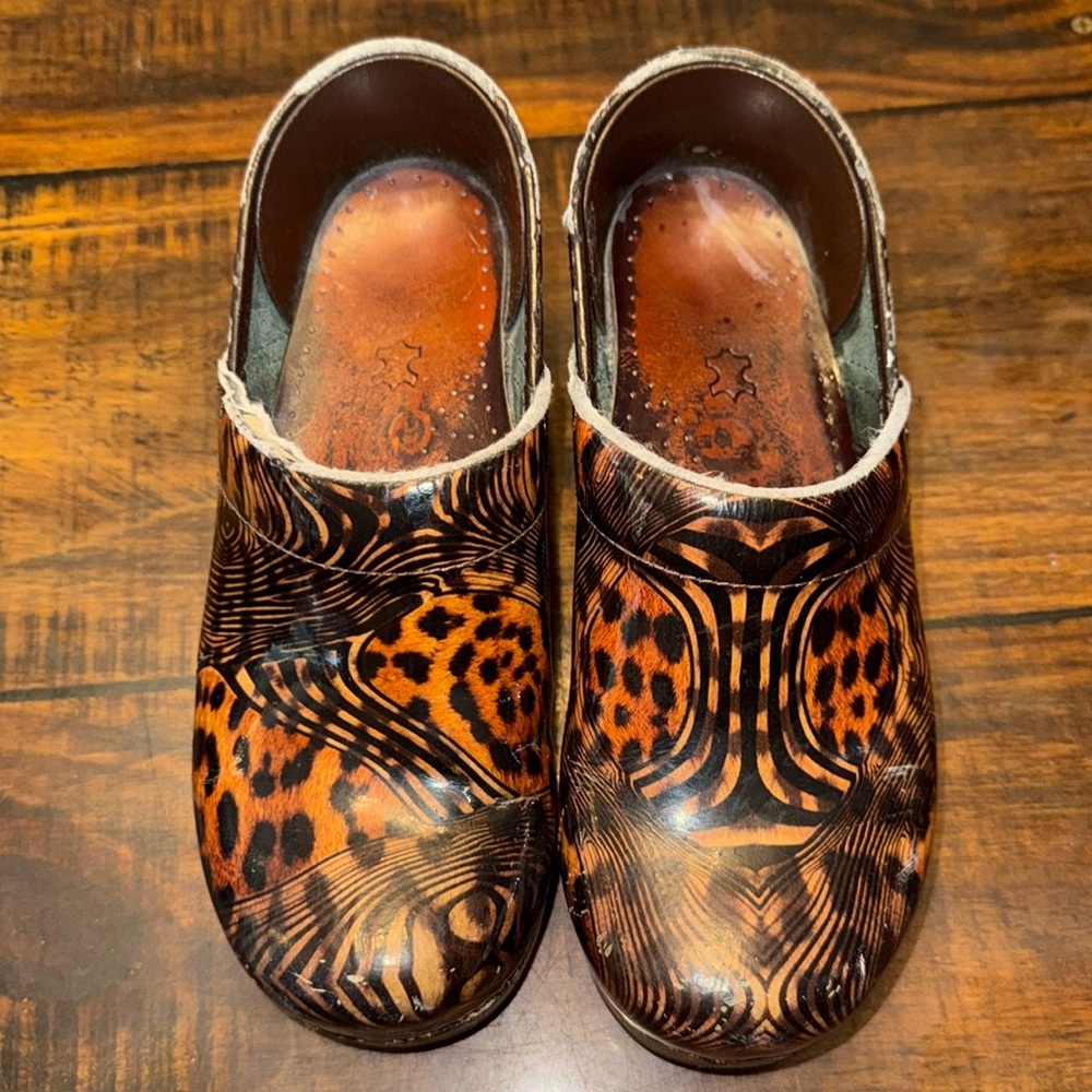 Dansko XP 2.0 Women's Brown Leopard Clogs 36